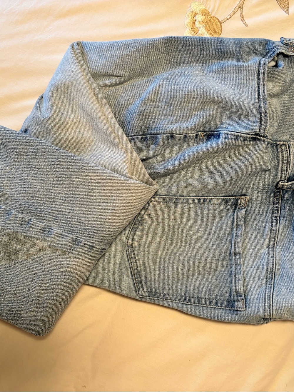 Light Wash Cropped Ankle Jeans - Women's